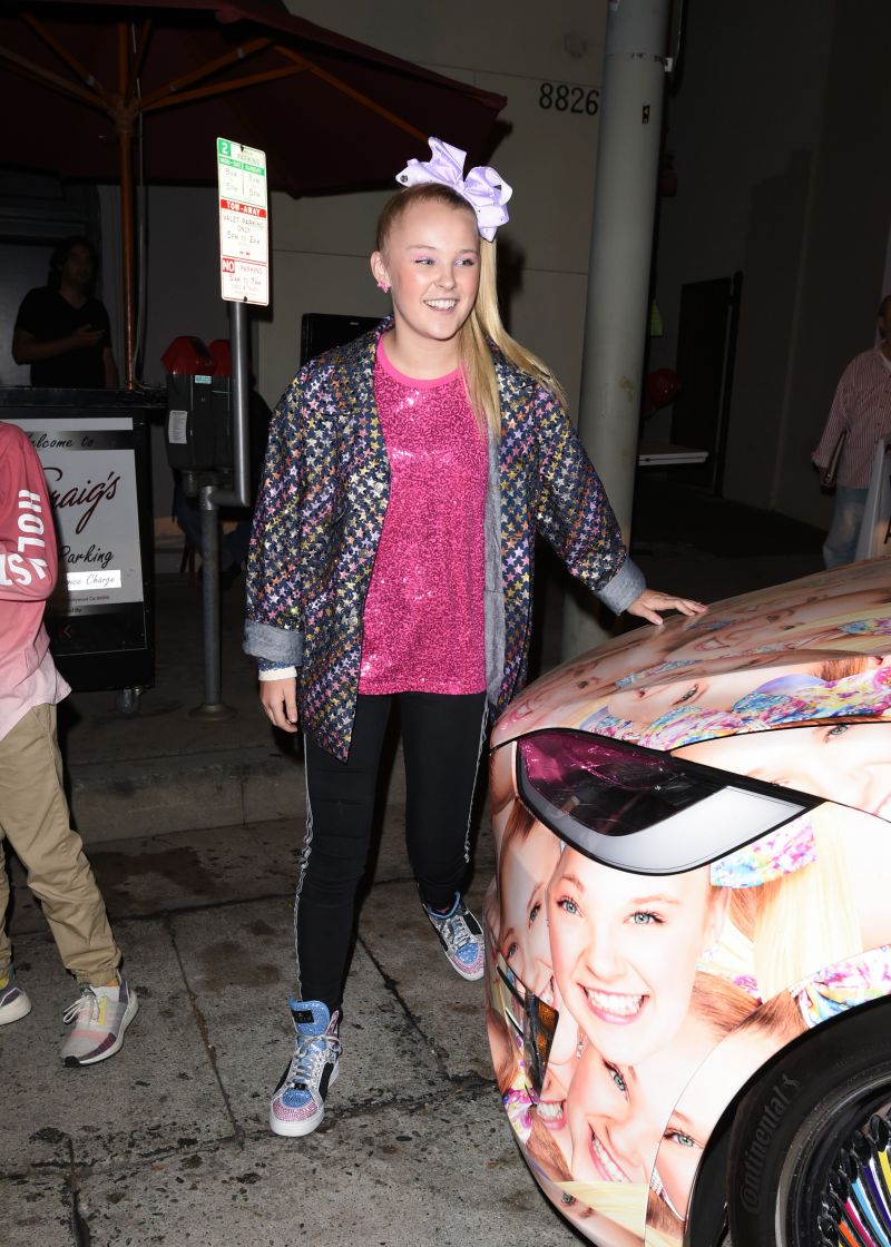 JoJo Siwa Ditches Her Trademark Ponytail And Bow For Glamorous New Look ...