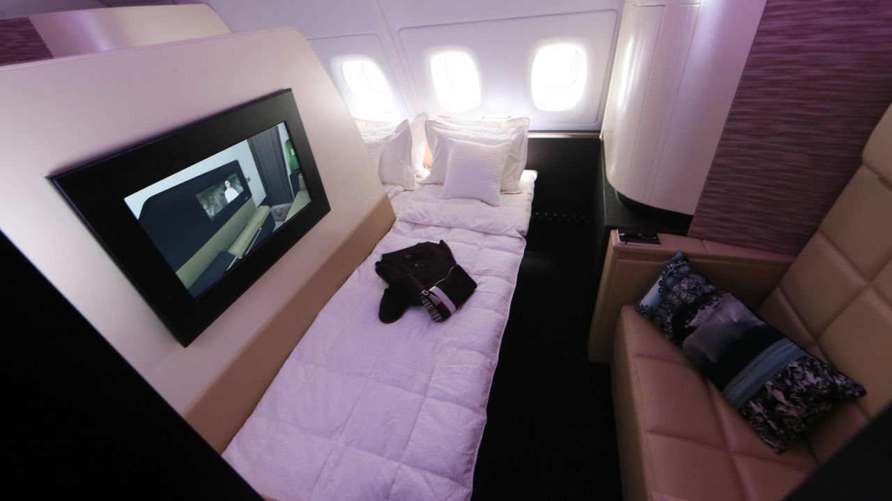 Etihad's First Apartments sited beds at 90 degrees to the direction of travel. 