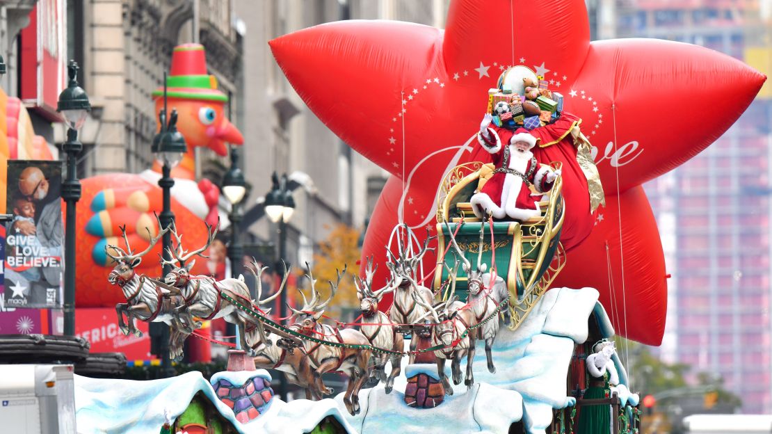 Forecasts say Santa Claus won't have any major weather woes for his parade appearance in 2021.