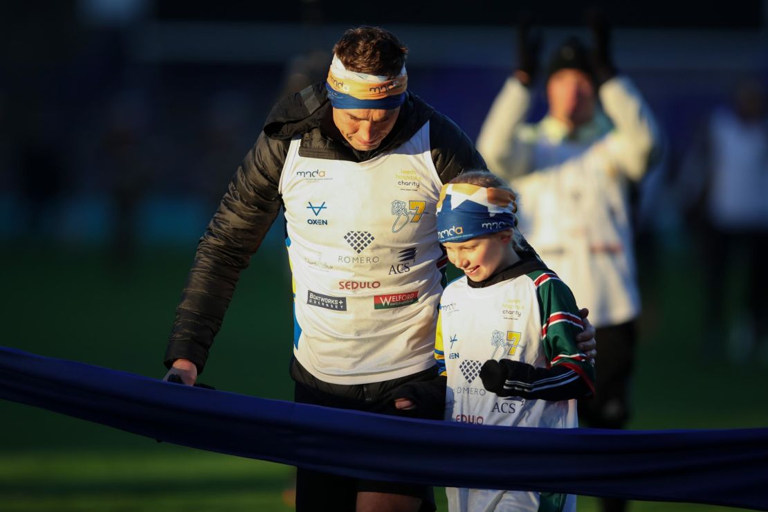 Sinfield completes his Extra Mile Challenge with Rob Burrow's daughter Macy.