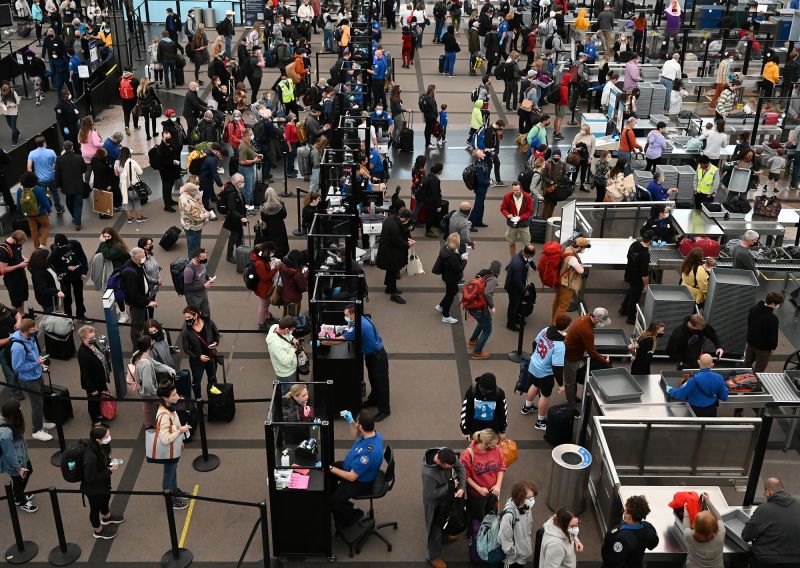 Thanksgiving Travelers Set Pandemic Record On Sunday, TSA Says | CNN