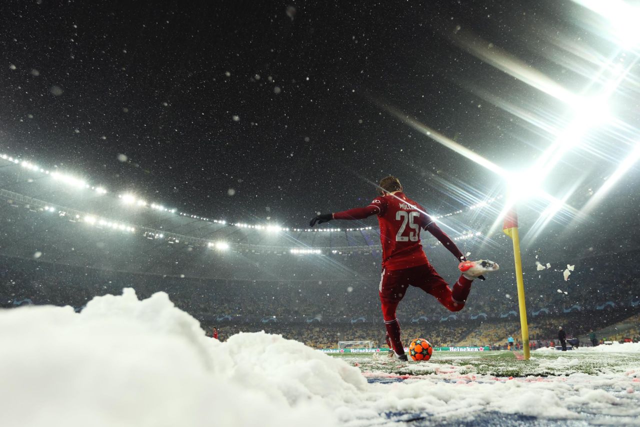 Bayern Munich's Thomas Müller takes a corner kick during a UEFA Champions League match in Kiev, Ukraine, on Tuesday, November 23.