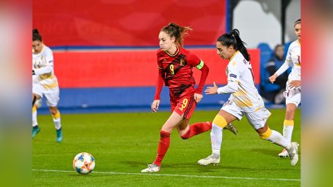 Belgium's Wullaert and Armenia's Karine Yeghyan pictured in action.