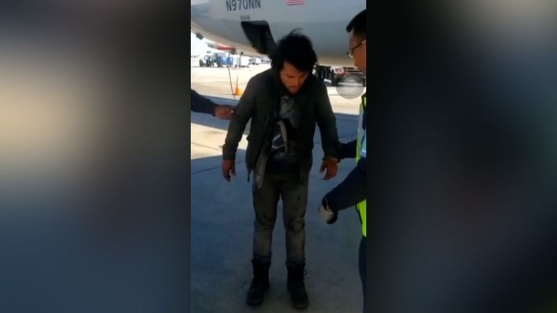 See the moment a stowaway is discovered in Miami plane s landing gear