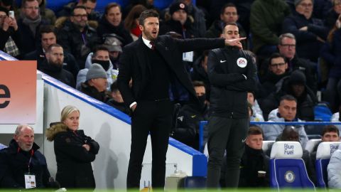 Carrick gestures during the match between Chelsea and Manchester United.