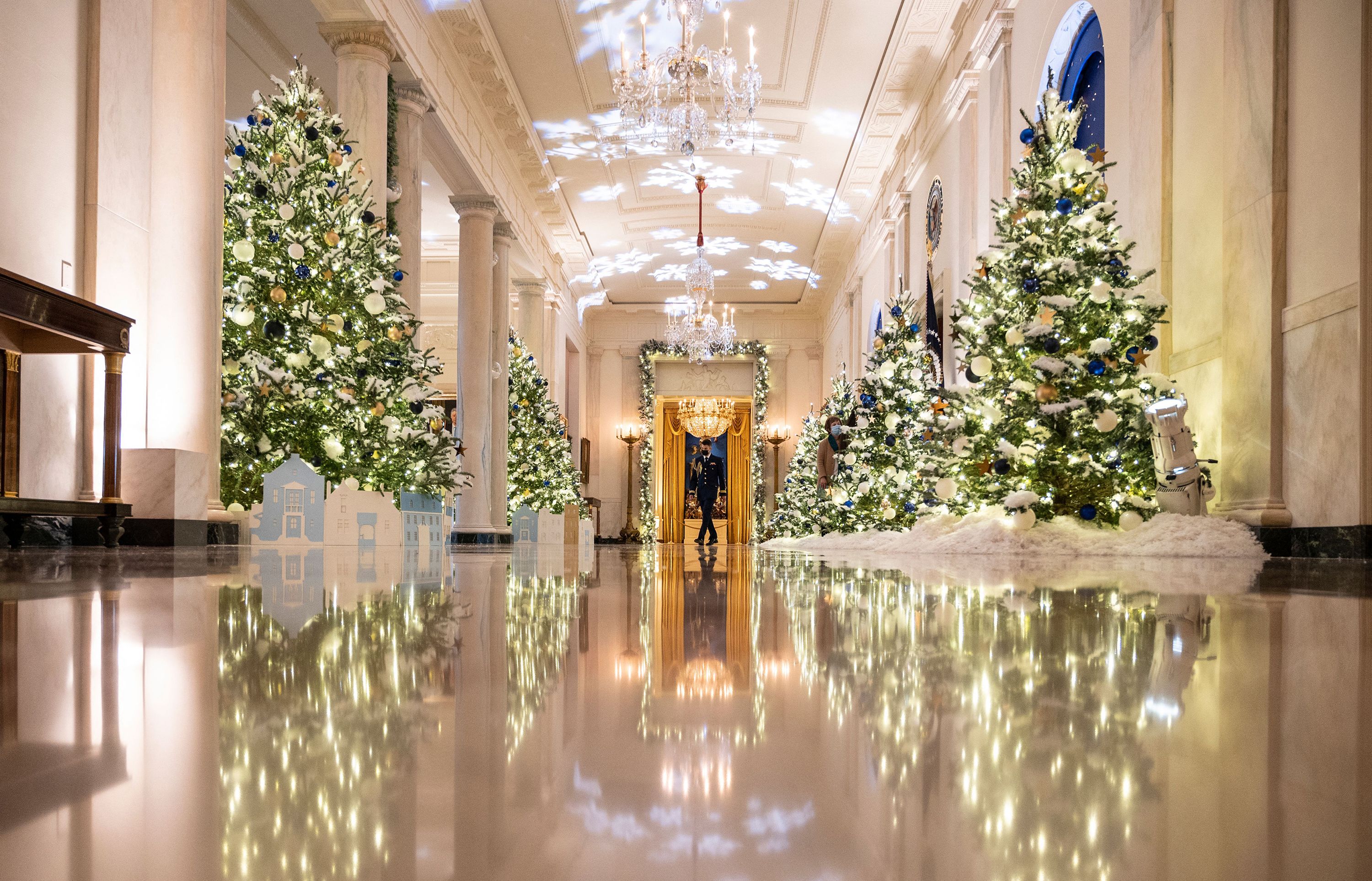 Christmas ornament honors gingerbread White House tradition - WTOP News