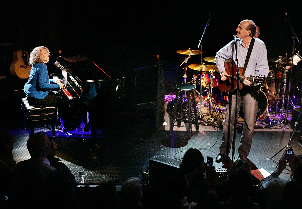 King and Taylor play three nights at the famed Troubadour nightclub in West Hollywood to celebrate the venue's 50th anniversary in 2007.<br /><br />"When we go out there to play for the people in the audience, we get a lot of love. And the reason we get a lot of love is because we are playing the soundtrack of their lives," King said about her performance with Taylor. "We put our feeling out there and people go, yes, yes, I feel that, too."