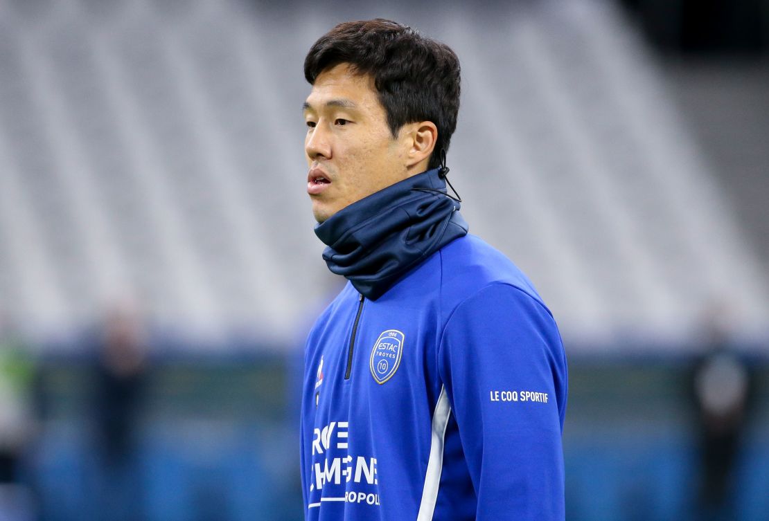 Suk Hyun-jun warms up ahead of the match against Marseille. 