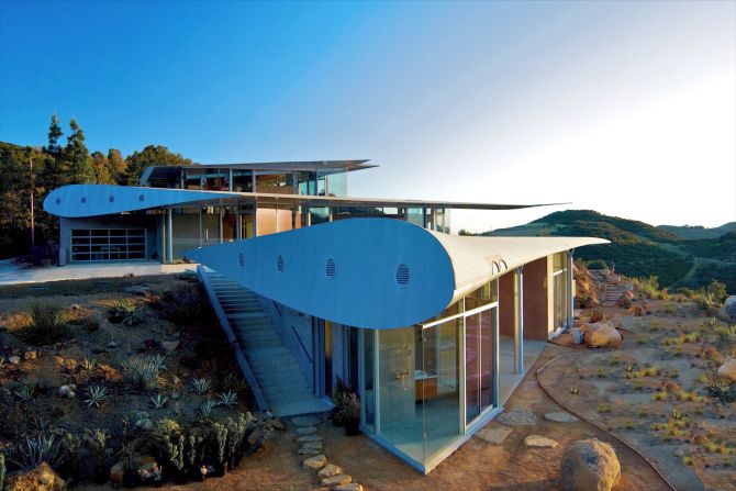 <a href="index.php?page=&url=https%3A%2F%2Fdavidhertzfaia.com%2F747-wing-house" target="_blank" target="_blank">David Hertz Architects</a> created this house in Malibu, California, by repurposing the wing and tail fin of a decommissioned Boeing 747. The building has gone on to win multiple awards and was featured on Netflix's hit series "The World's Most Extraordinary Homes" in 2017. 