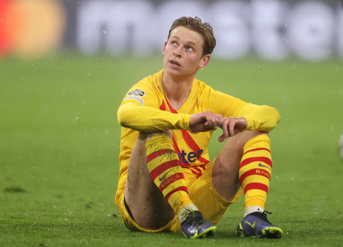 Frenkie de Jong of Barcelona looks dejected during the match against Bayern Munich.