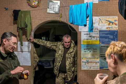 Ukrainian soldiers talk and drink tea in in Marinka on December 8.