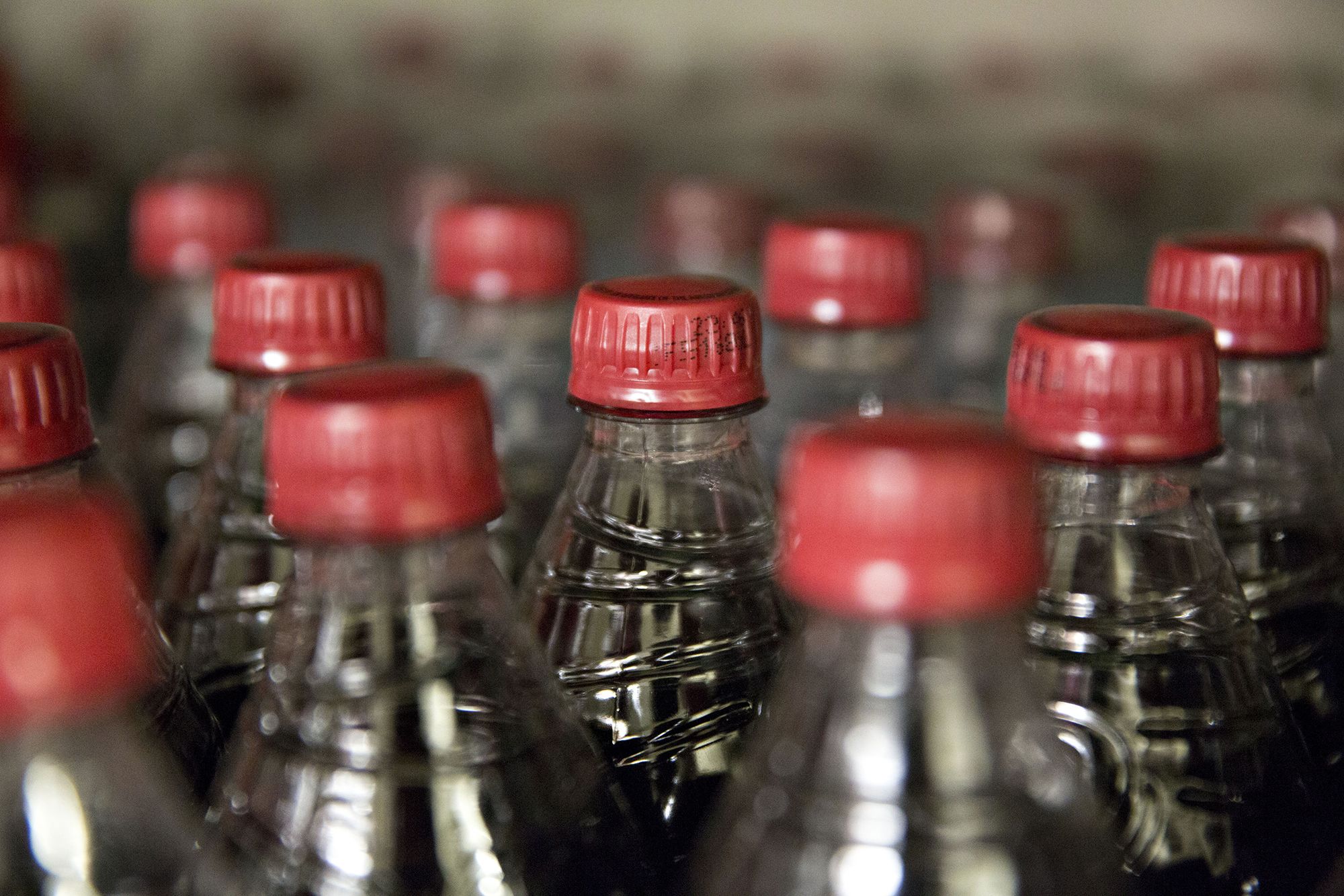 Big drink ban: Americans drink MORE soda when forced to buy smaller cups,  claim researchers