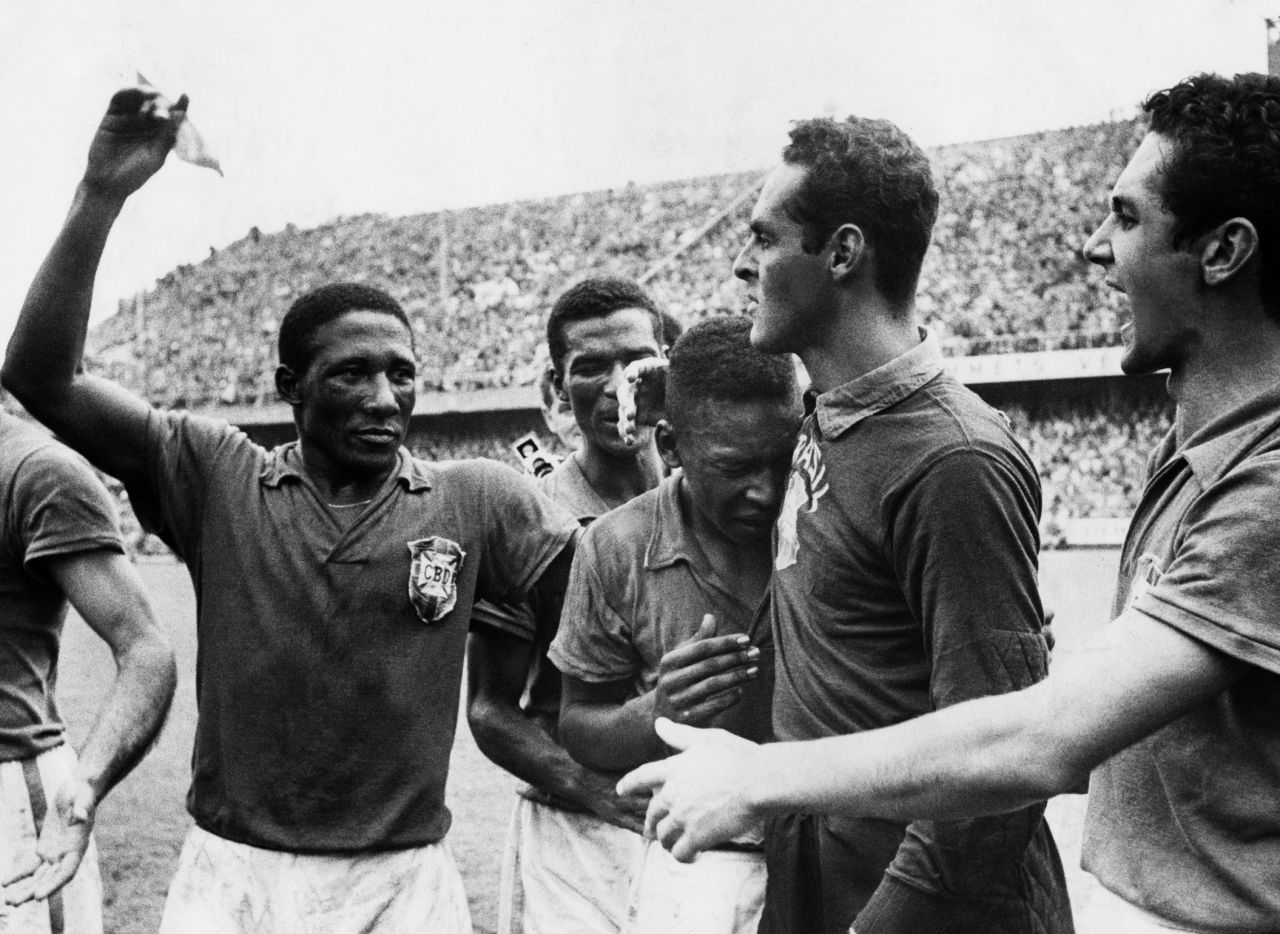Pelé cries connected  Brazilian teammate Gilmar aft  winning the World Cup successful  1958. In summation  to scoring doubly  successful  the final, Pelé scored a chapeau  instrumentality   successful  the semifinal triumph   against France. He besides  scored the team's lone extremity   successful  the quarterfinal triumph   implicit    Wales.