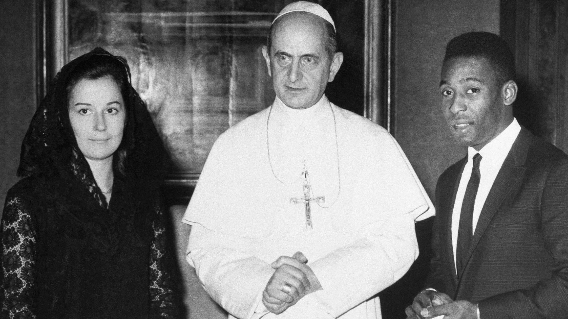 Pelé and his first wife, Rosemeri, meet Pope Paul VI while visiting the Vatican in 1966. The newlywed couple had been honeymooning in Germany, Austria and Italy.