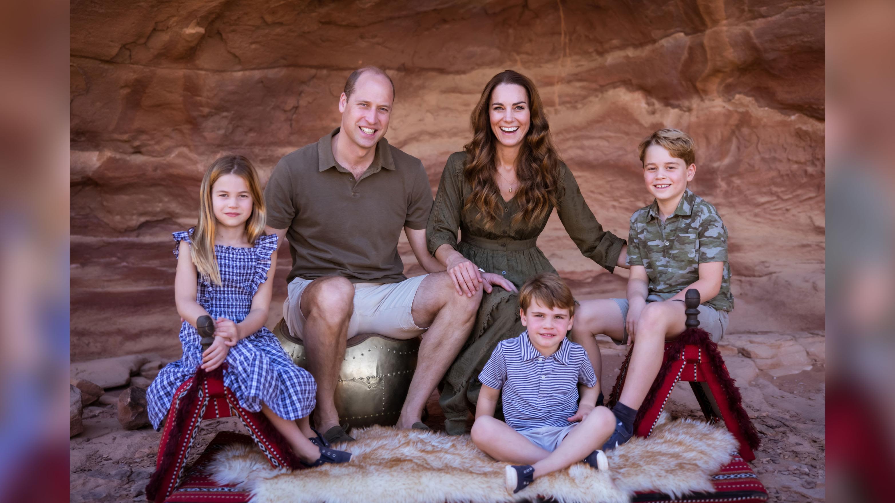 forbandelse naturlig Anbefalede Prince William and Catherine, Duchess of Cambridge release family Christmas  card | CNN