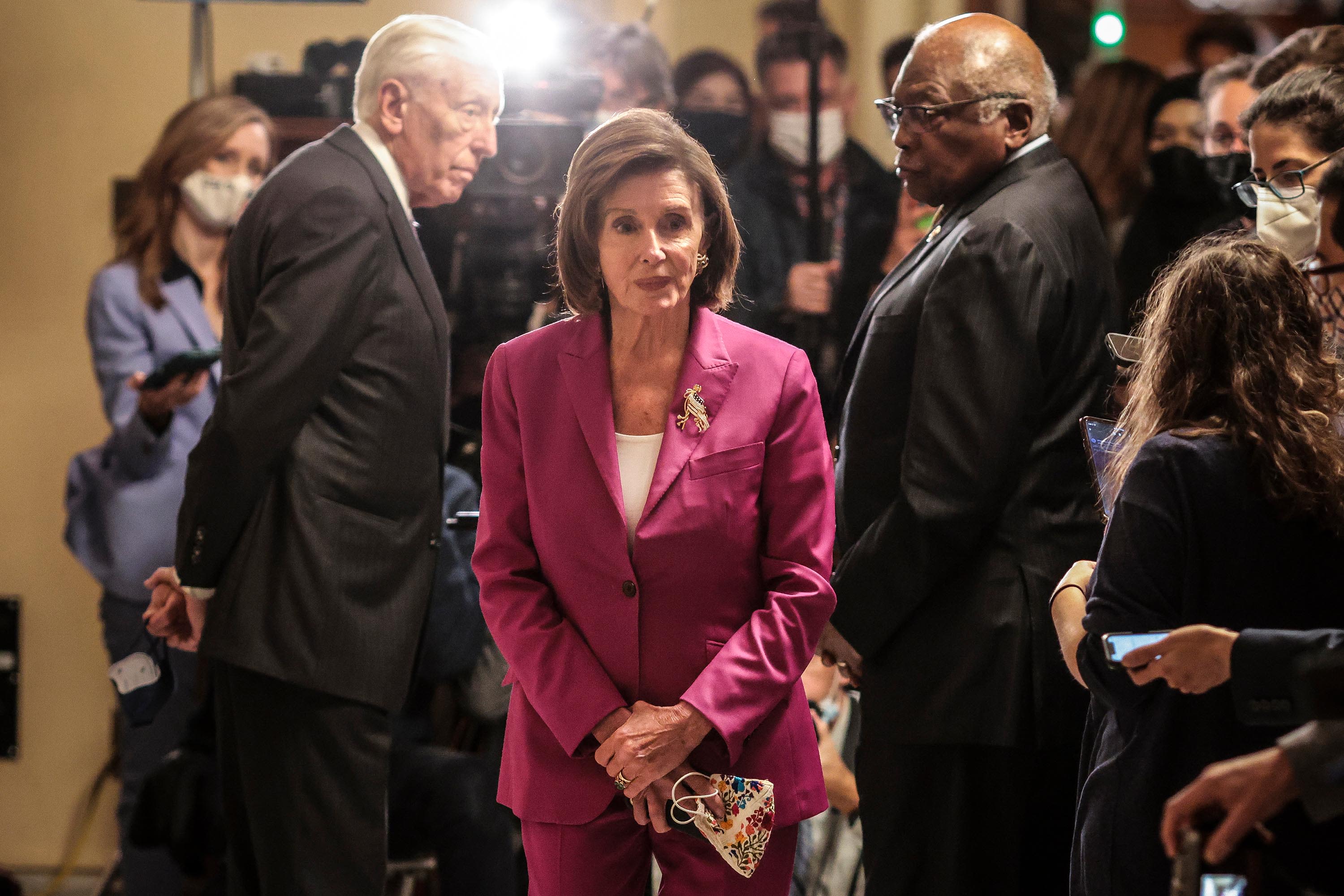Pelosi plans to lead House Democrats through the midterm elections
