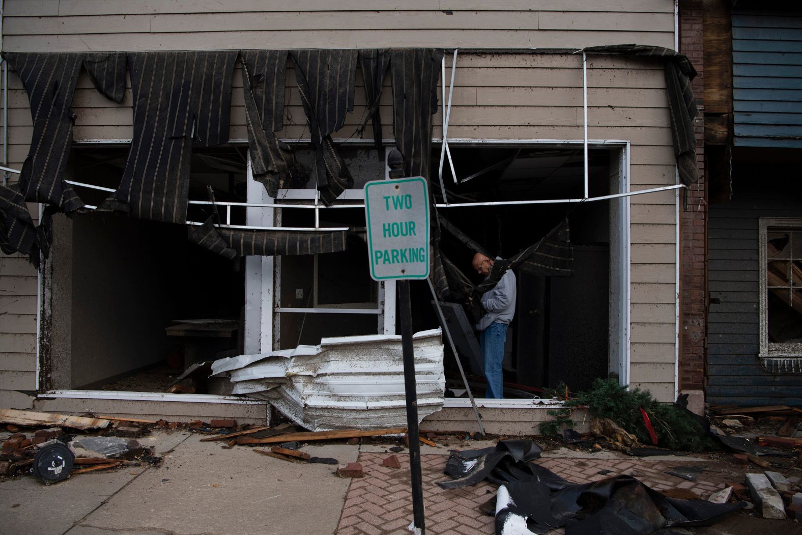 Tom Wheeler with Peel & Holland Insurance removes what he can from his office in Mayfield.