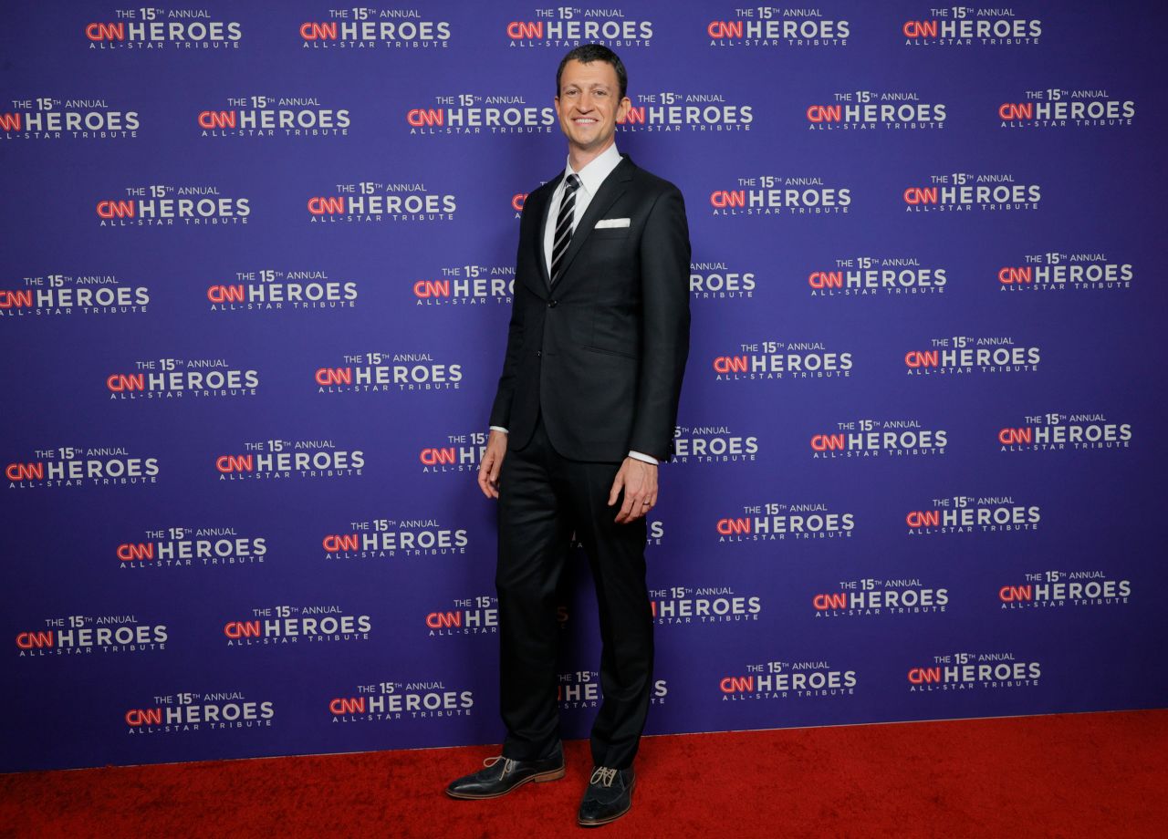 2021 <a href="https://www.cnn.com/2021/03/18/us/learning-disabilities-education-dyslexia-adhd-mentorship-cnnheroes/index.html" target="_blank">CNN Hero David Flink</a> arrives on the red carpet.