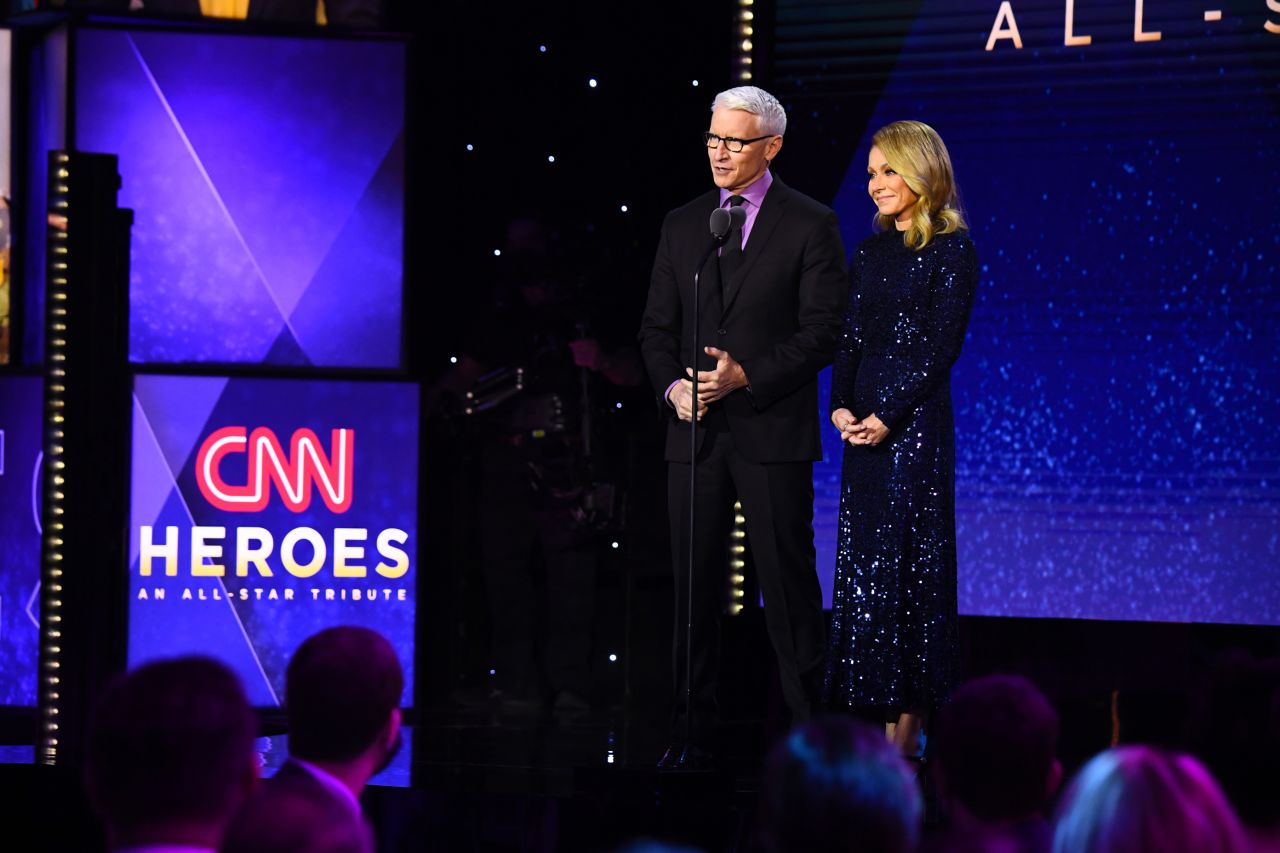 Hosts Anderson Cooper and Kelly Ripa speak onstage.