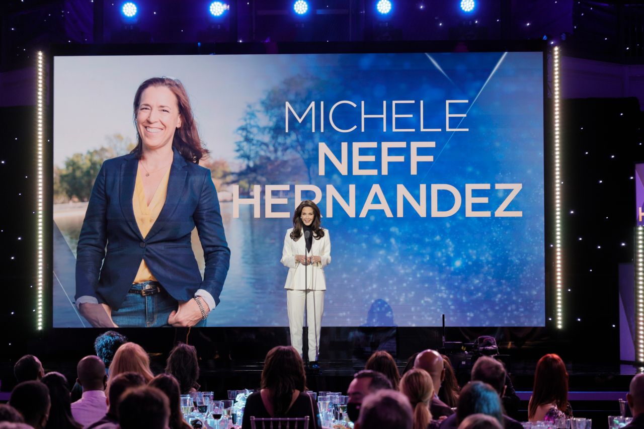 Actress and singer Lynda Carter introduces 2021 CNN Hero Michele Neff Hernandez. Her non-profit, <a href="https://soaringspirits.org/" target="_blank" target="_blank">Soaring Spirits</a>, connects widows and widowers, allowing them to heal in a community that understands the pain of losing a partner.