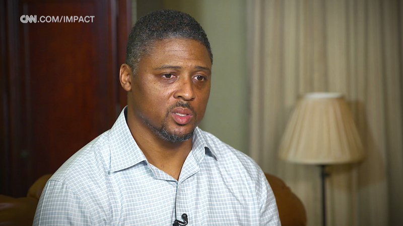 Former NFL star Warrick Dunn helps single parents realize dream of homeownership