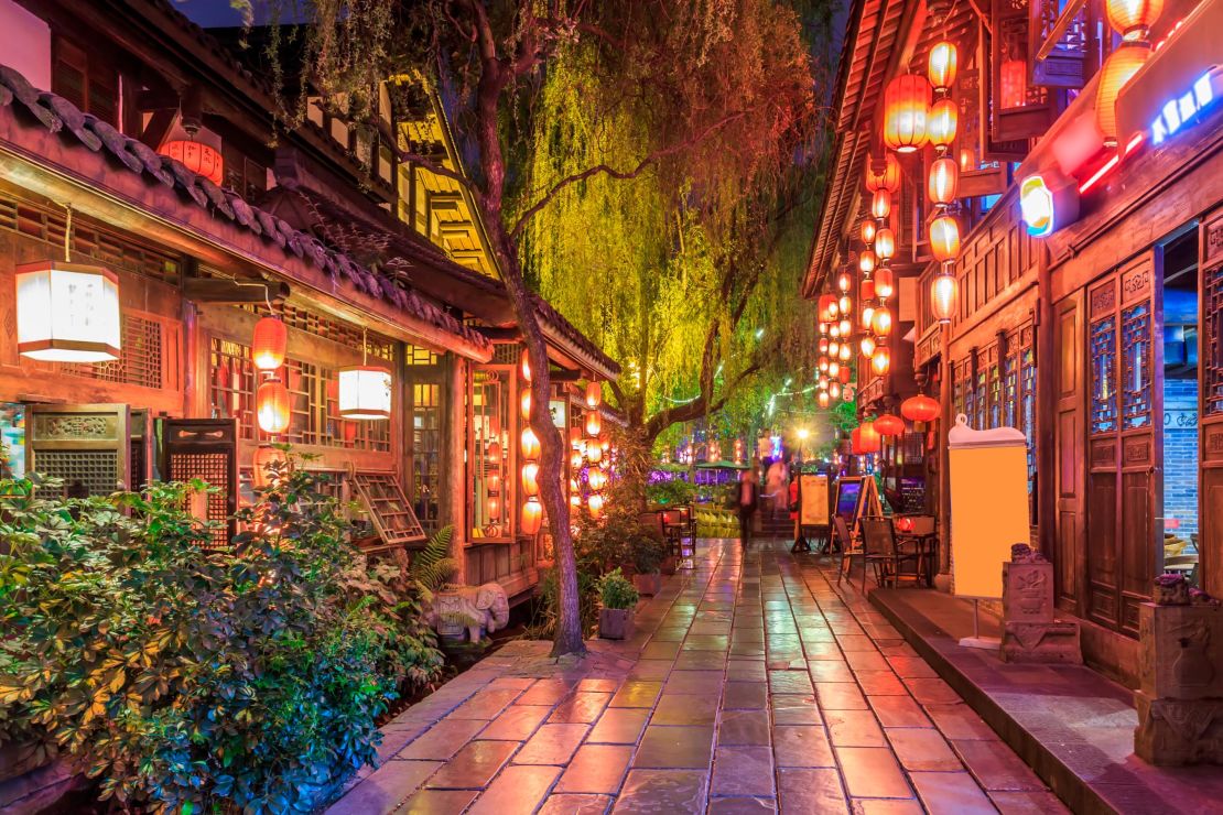 The pretty Jinli Street is a 550-meter pedestrian road.