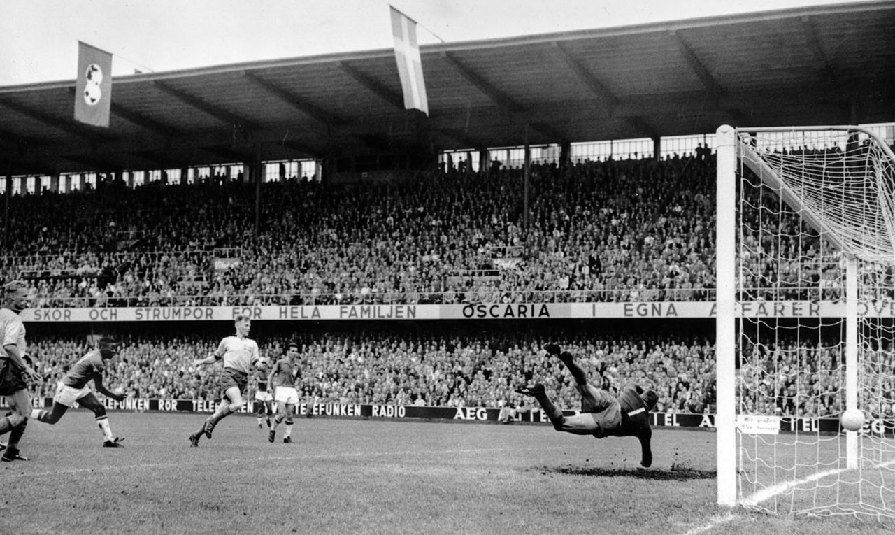Pelé scores Brazil's 3rd  extremity   during the 1958 World Cup last  against Sweden. Brazil won 5-2 to assertion  its first-ever World Cup. "When we won the World Cup, everybody knew astir  Brazil," helium  told CNN's Don Riddell galore  years later. "I deliberation  this was the astir   important   happening  I gave to my state  due to the fact that we were good   known aft  that World Cup." 