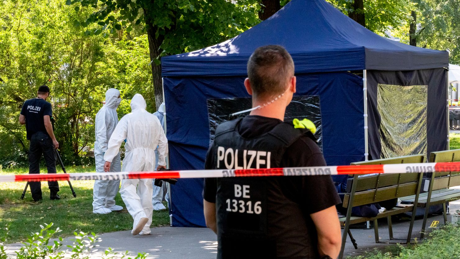 Forensic officers at the crime scene in Berlin's Tiergarten in August 2019.