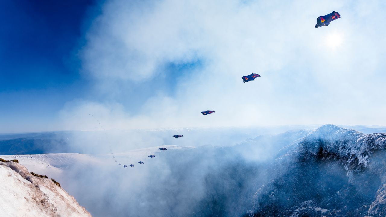 Alvarez soars over 'the Devil's House'.