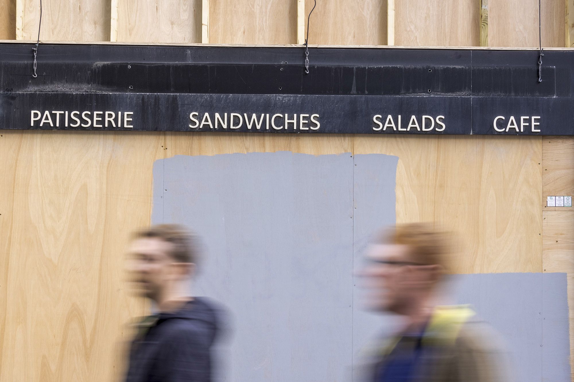 Uk Covid London Bars And Restaurants Shut Down As Omicron Rips Through The Nation Cnn Business