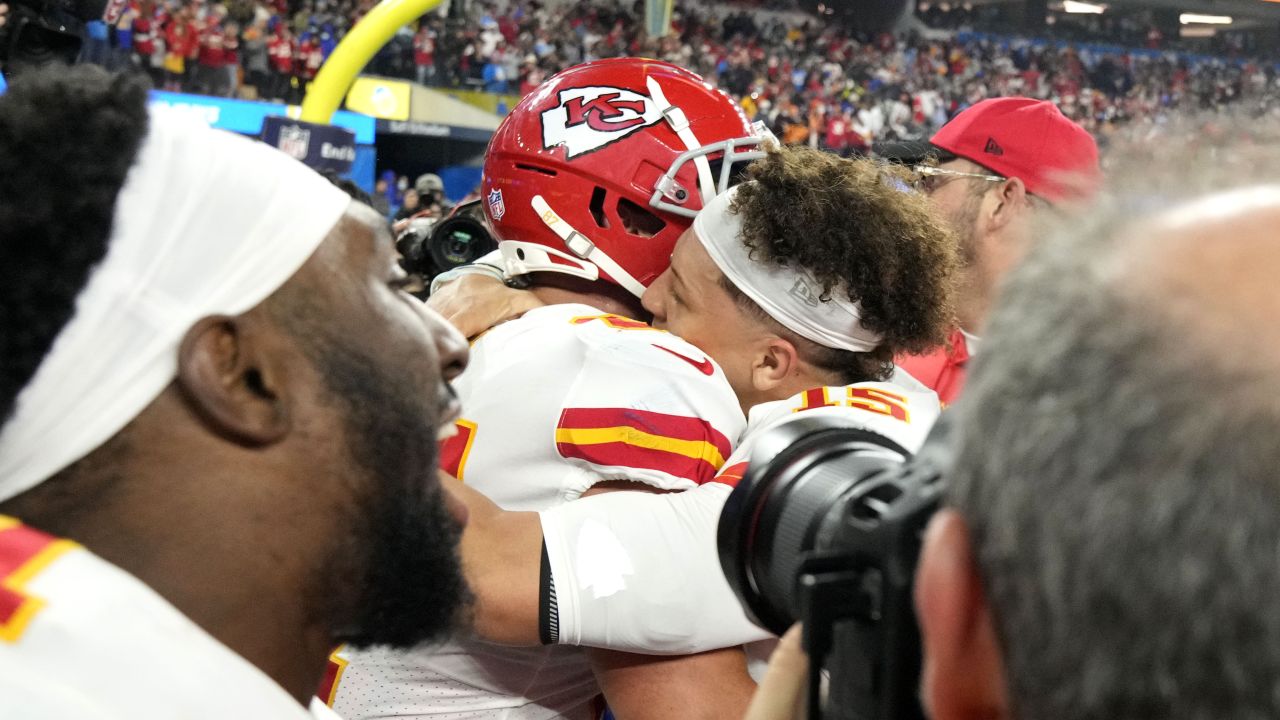 Travis Kelce's OT touchdown gives Chiefs win over Chargers