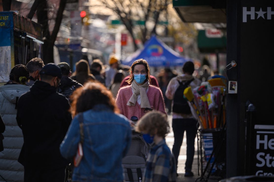 People queue to be tested for Covid-19 at a street-side testing booth in New York on December 17, 2021.