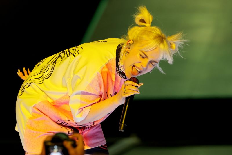 After Billie Eilish talks about porn, experts urge parents and kids to have straight talk about sex pic photo