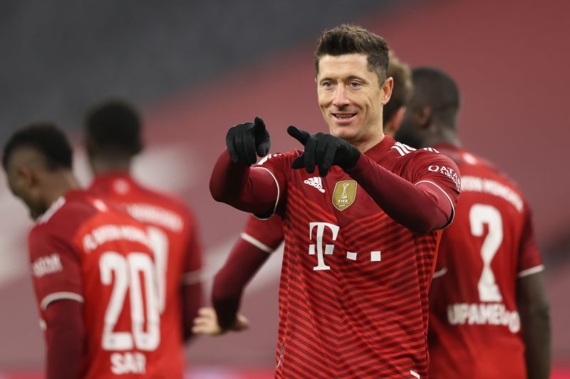 Robert Lewandowski Breaks Gerd Muller’s 49-year Goalscoring Record In ...