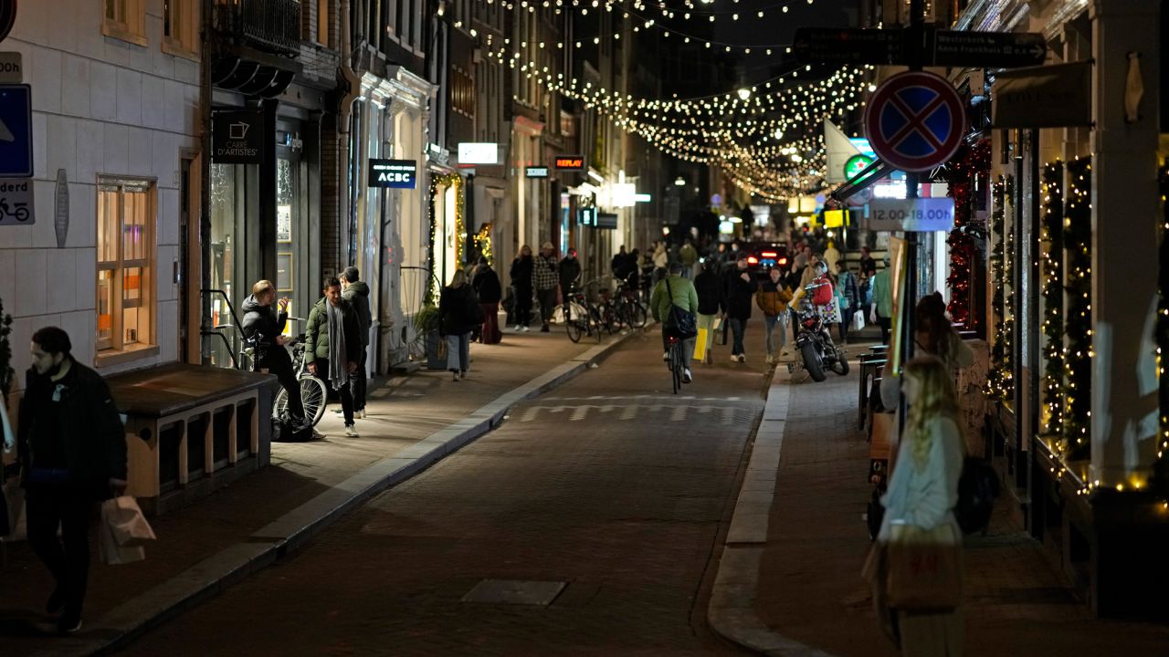 Streets start to empty in Amsterdam on Saturday, December 18, 2021. 