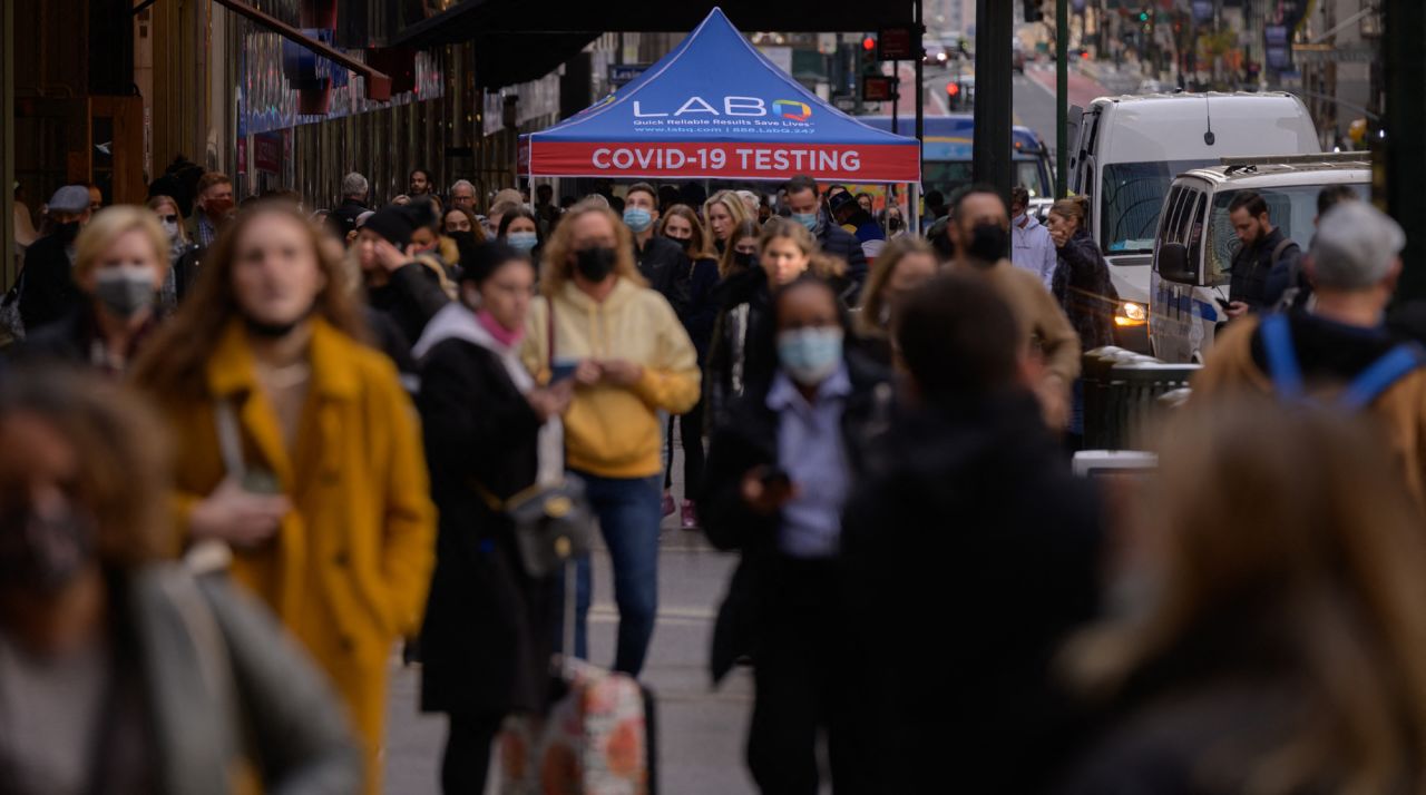 People line up to be tested for Covid-19 at a testing booth in New York on December 17.