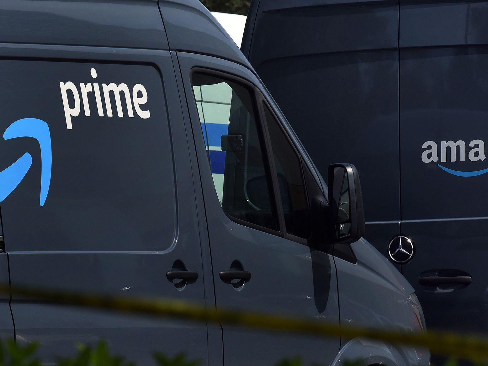 amazon-generally-delivers-later-than-competitors-that-can-be-terrifying-for-some-of-its-drivers-cnn-business