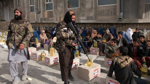 Turkey's Disaster and Emergency Management Presidency provides food aid to Afghan families in Kabul on December 7.