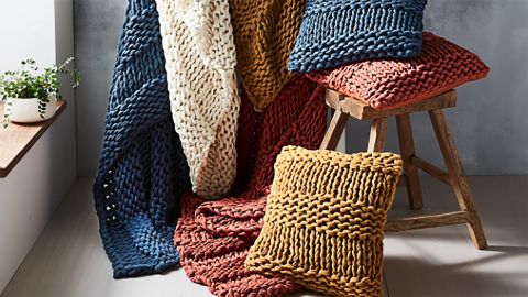 Oake Chunky Knit Throw