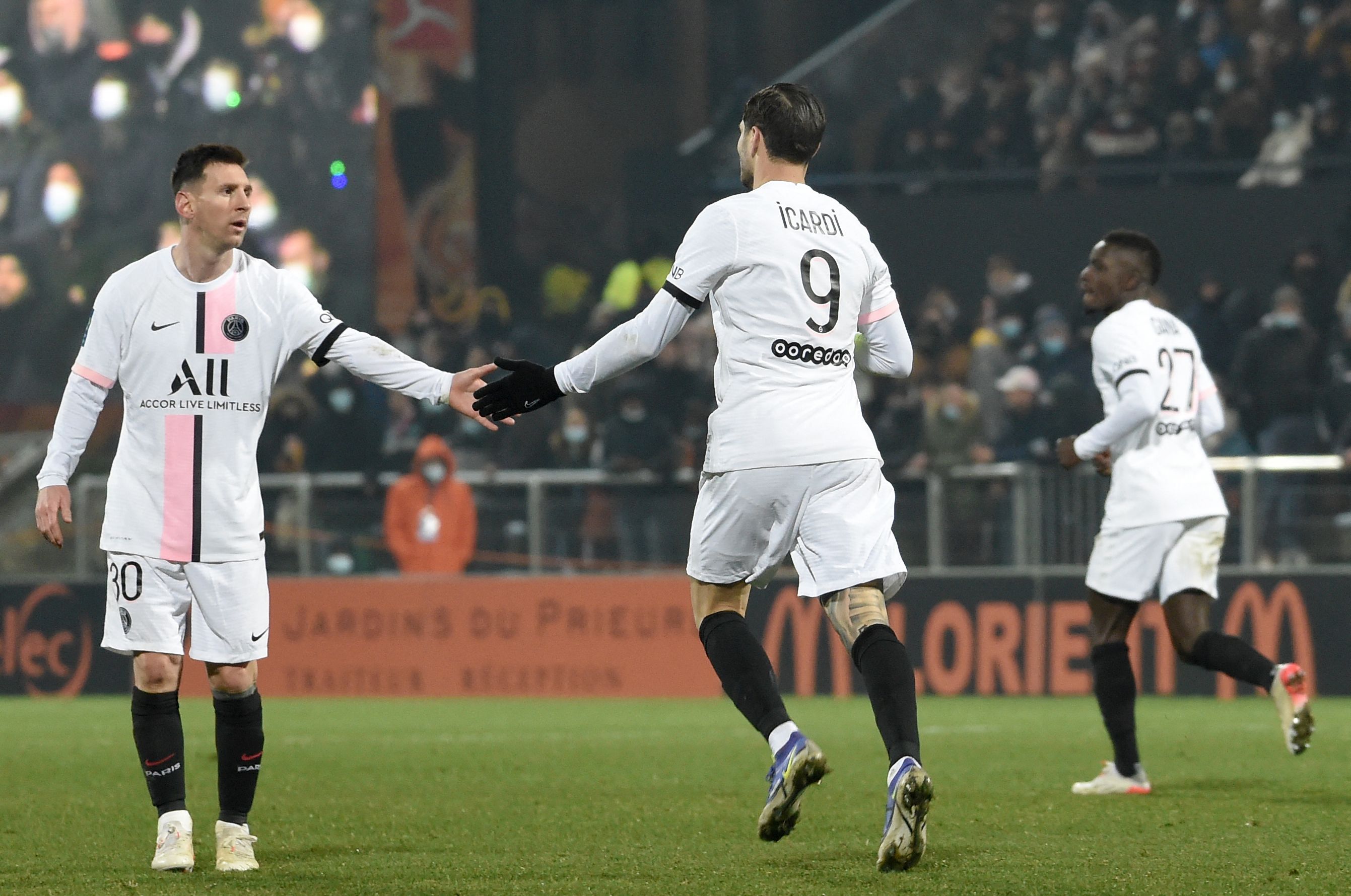 Mauro Icardi salvages a point for 10-man PSG at Lorient