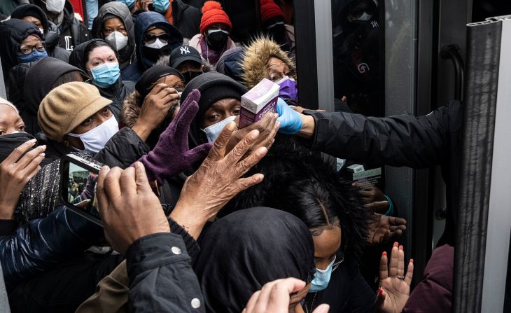 People scramble to get free Covid-19 test kits that were distributed by the city in Brooklyn, New York, on Friday, December 24. With coronavirus cases surging during the holidays, frustrated Americans <a href="index.php?page=&url=https%3A%2F%2Fwww.cnn.com%2F2021%2F12%2F22%2Fhealth%2Fus-coronavirus-wednesday%2Findex.html" target="_blank">have been struggling to get tested.</a>