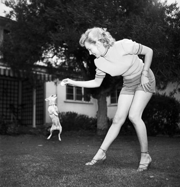 When she was out of contract, media-savvy Monroe used photo shoots to get her noticed. In this photo session, she's at the home of her first major movie agent, Johnny Hyde. He was one of the most powerful agents in Hollywood in the 1950s. </p><p>