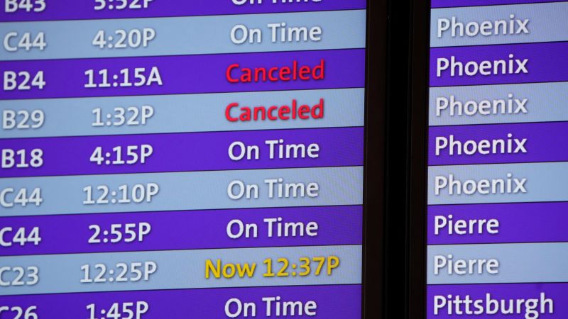 Another 2,500 flights canceled Monday as travel disruption continues amid Omicron surge