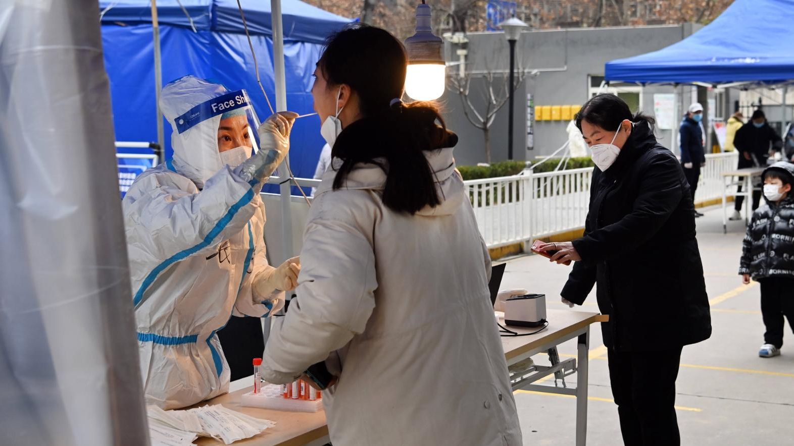 Residents take nucleic acid tests in Xi'an on December 27, during a city-wide lockdown.