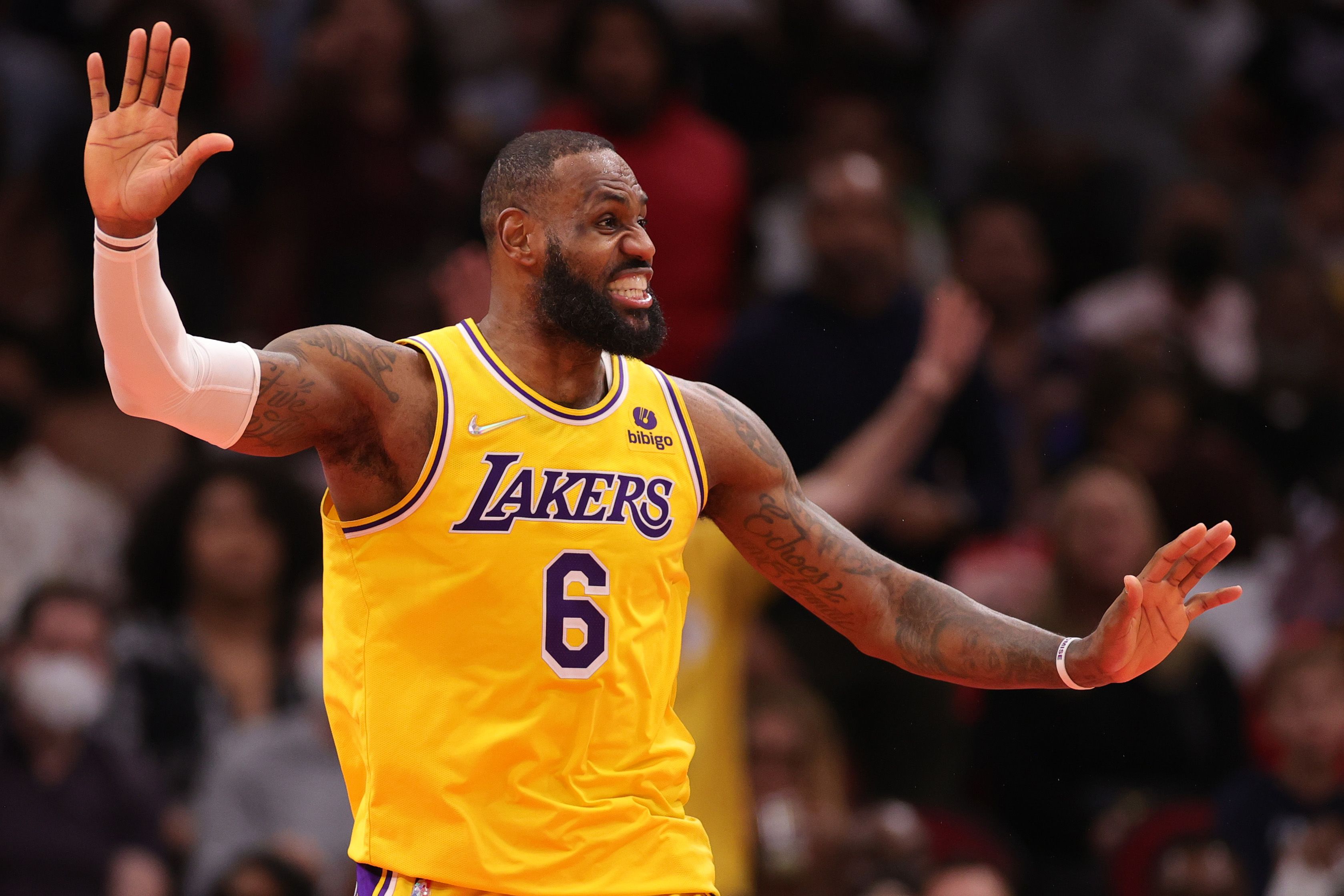 LeBron James returns to Lakers' starting lineup vs. Rockets - Los Angeles  Times