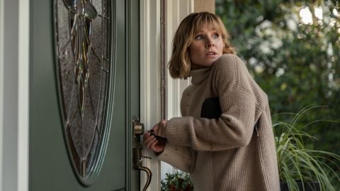Kristen Bell in 'The Woman in the House Across the Street From the Girl in the Window' (Netflix)