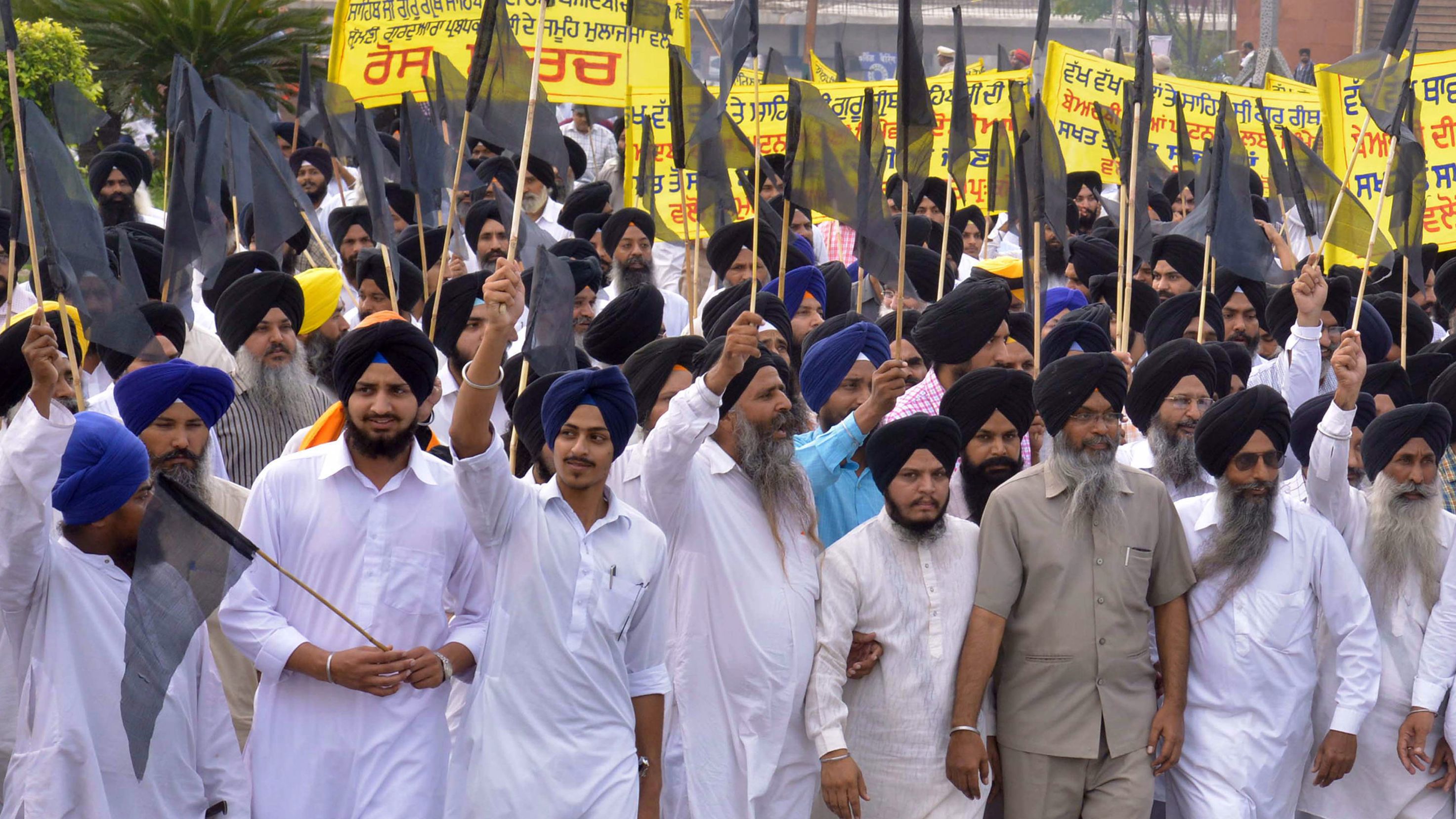 Activists from the Sikh group Shiromani Gurdwara Parbandhak Committee protest in Amritsar on October 20, 2015, against the alleged desecration of a Guru Granth Sahib, the holy book of Sikhs.  