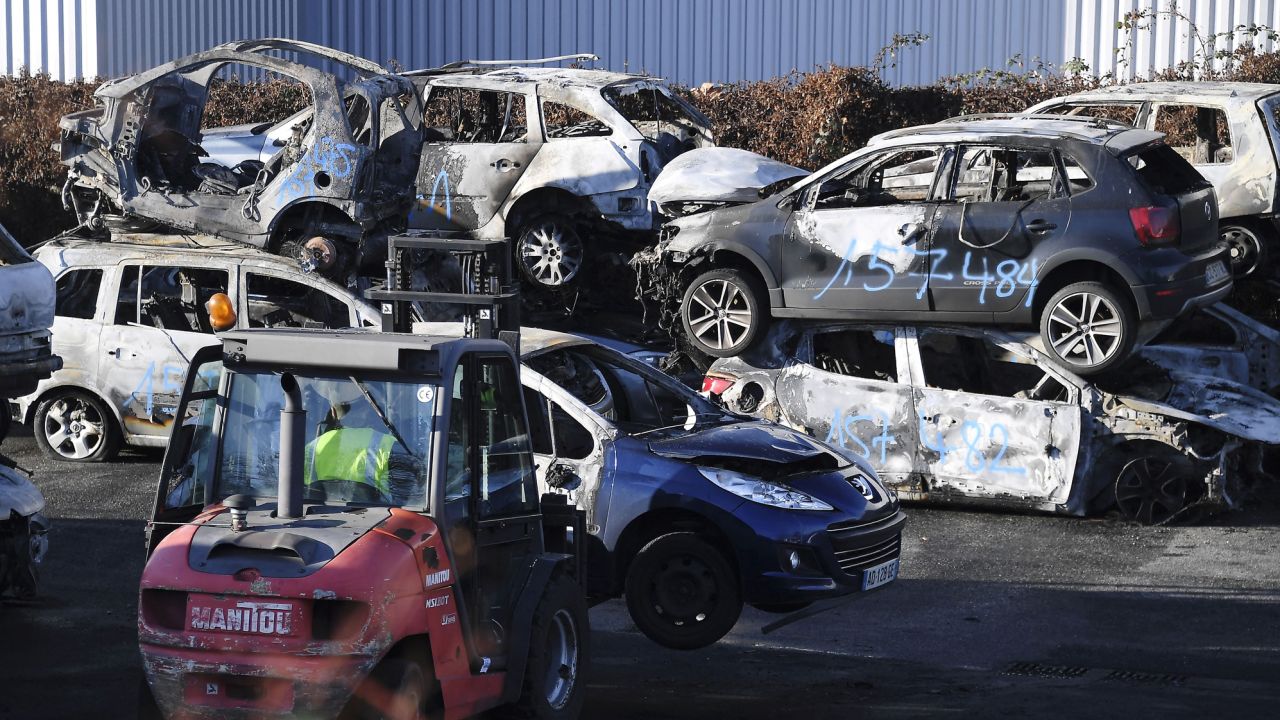 Burnt-out cars are collected in Strasbourg on January 1, 2022.