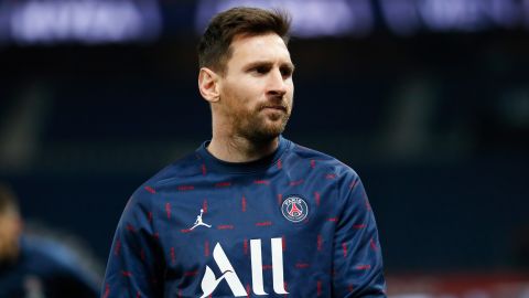 Lionel Messi warms up before PSG's Ligue 1 match against AS Monaco at the Parc des Princes on December 12, 2021 in Paris, France.