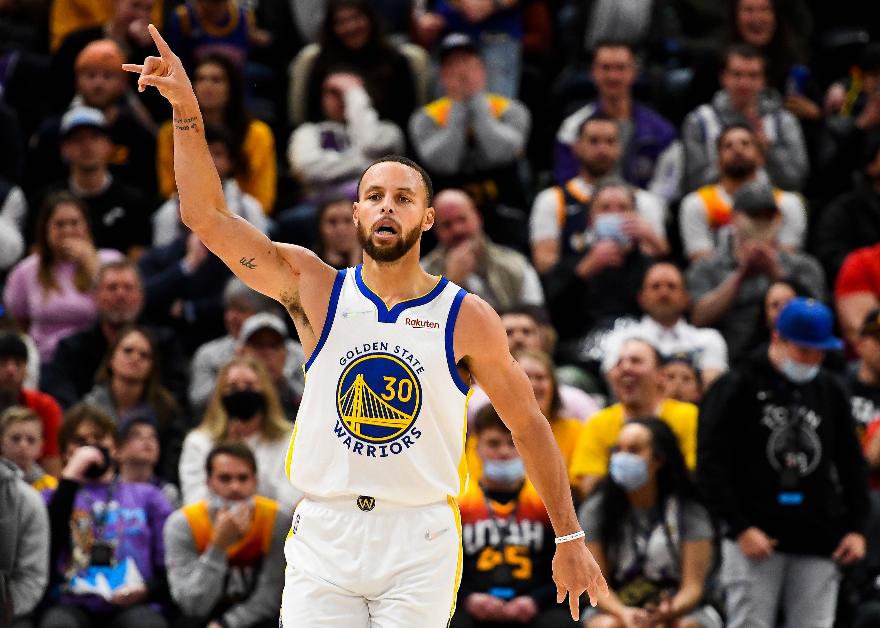 Golden State Warriors' Stephen Curry shatters the career three-point shot  record